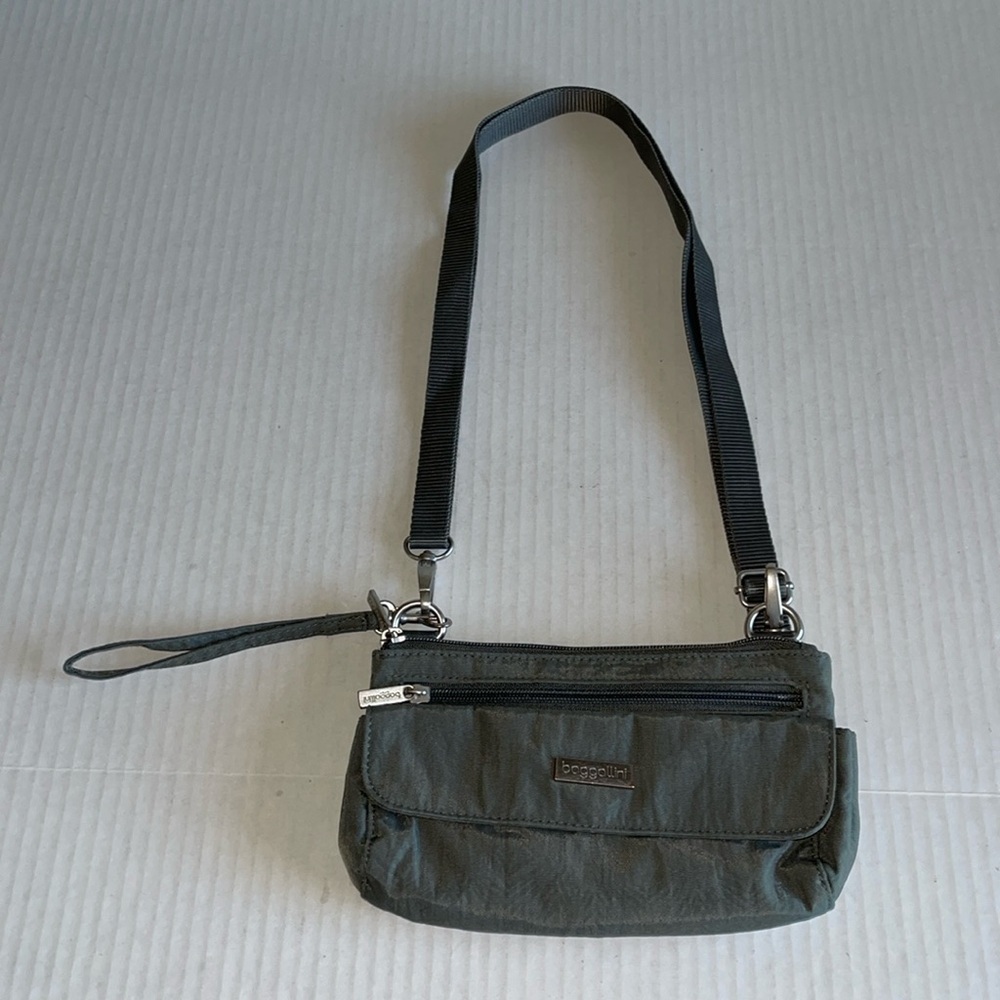 Baggallini Gray Ctossbody/Wristlet Bag